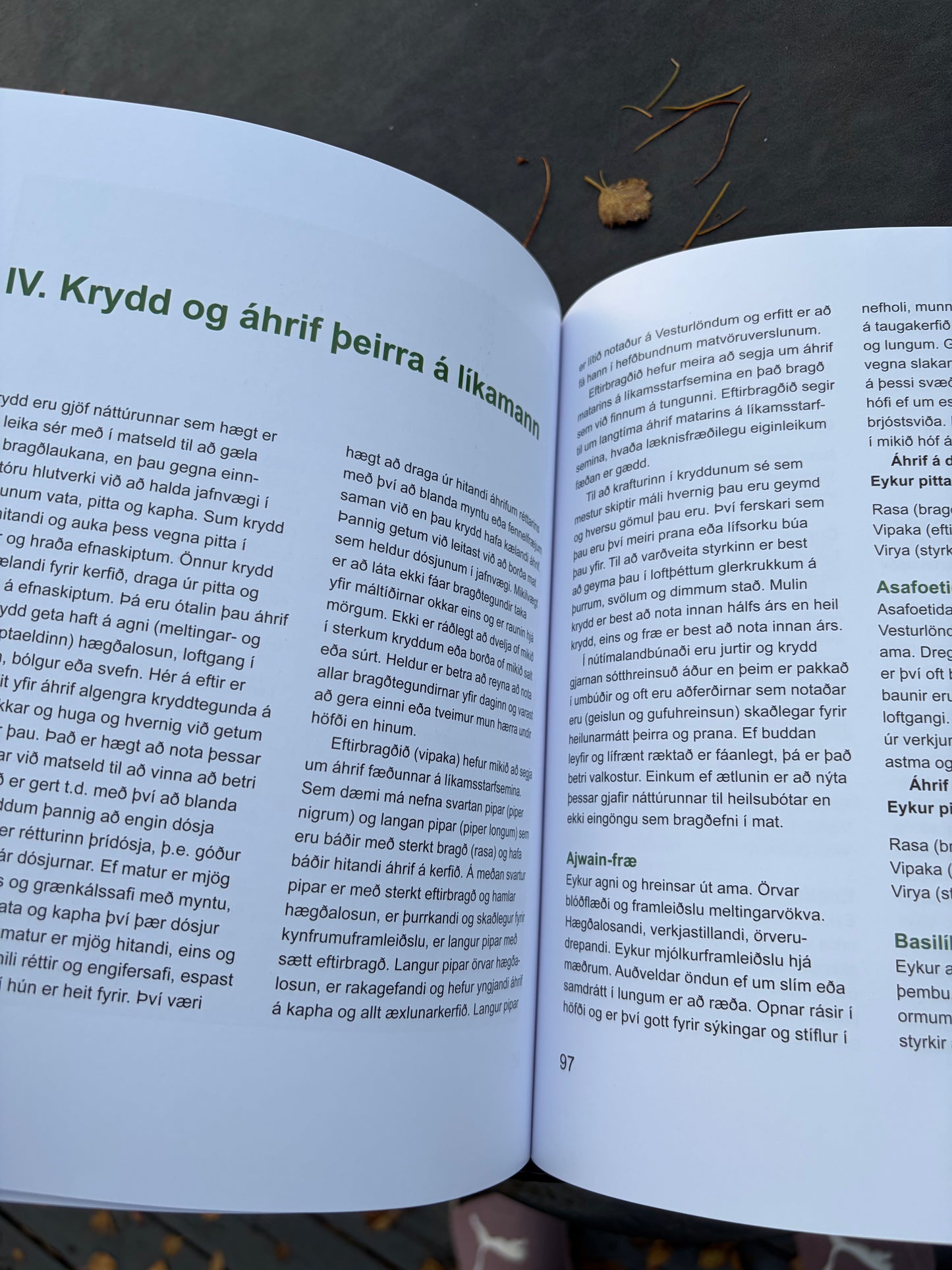 AYURVEDA – Listin að halda jafnvægi í óstöðugri veröld. Leiðarvísir um indversku lífsvísindin.